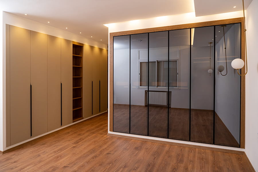 DRESSING ROOM