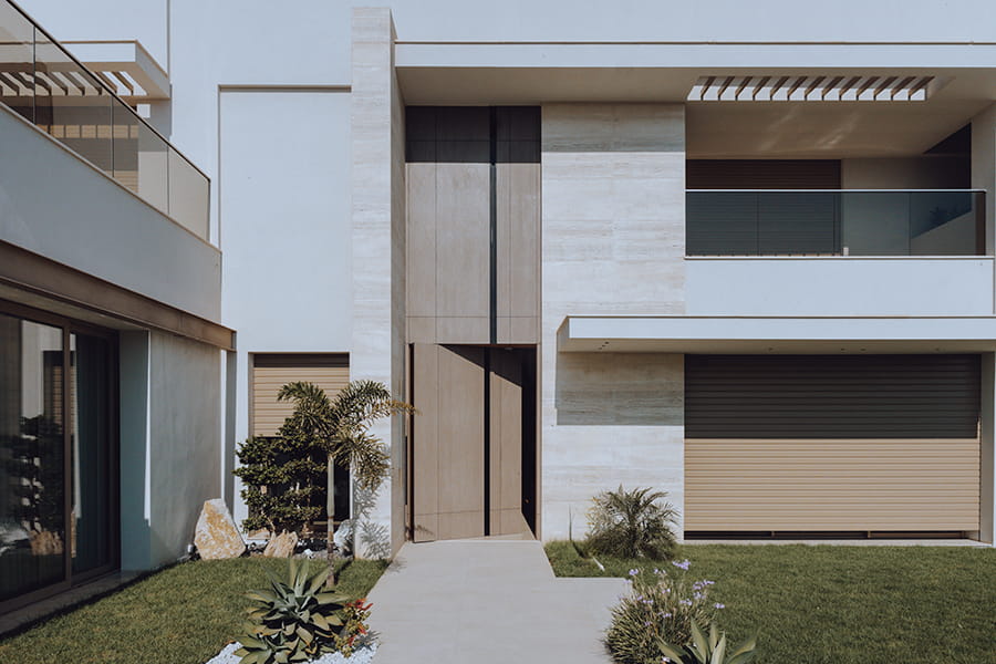 PIVOT DOOR