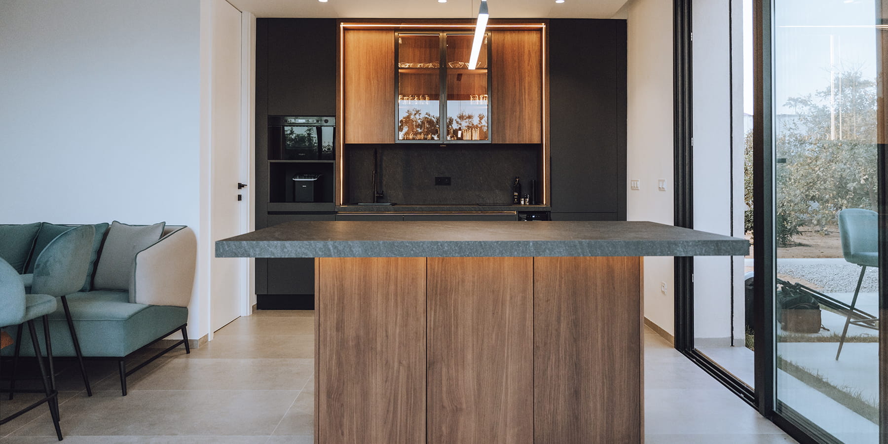 KITCHENETTE 01